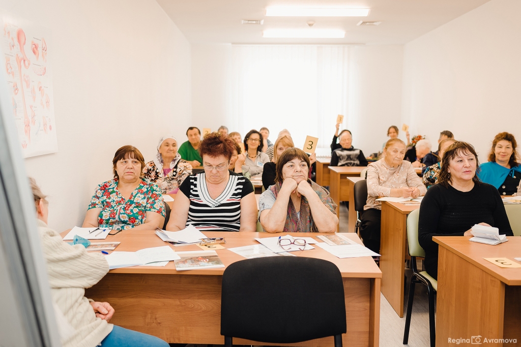 Средняя школа здоровье. Школа здоровья. Групповые занятия в школе здоровья. Школа здоровья для пациентов с остеопорозом.